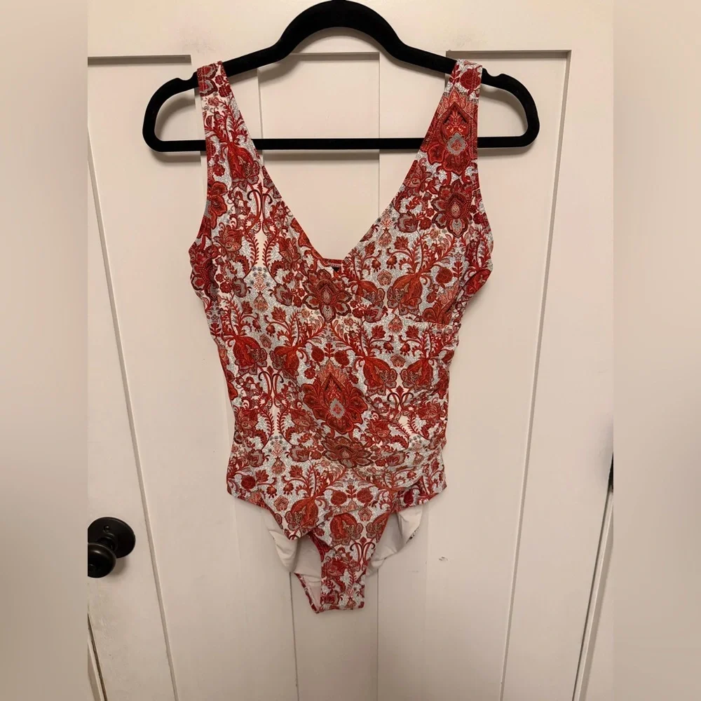 Nip Tuck One Piece Swimsuit Tummy Control Bathing suit Paisley V-Neck Wrap 8